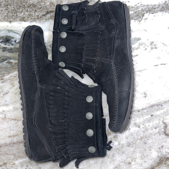 Minnetonka Double Fringe Side Zip Boot 7 - Picture 5 of 12